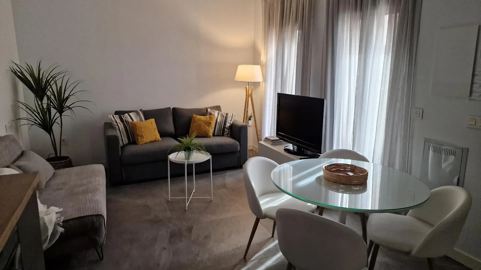 Atico En Puerta Osario Apartamento Sevilha