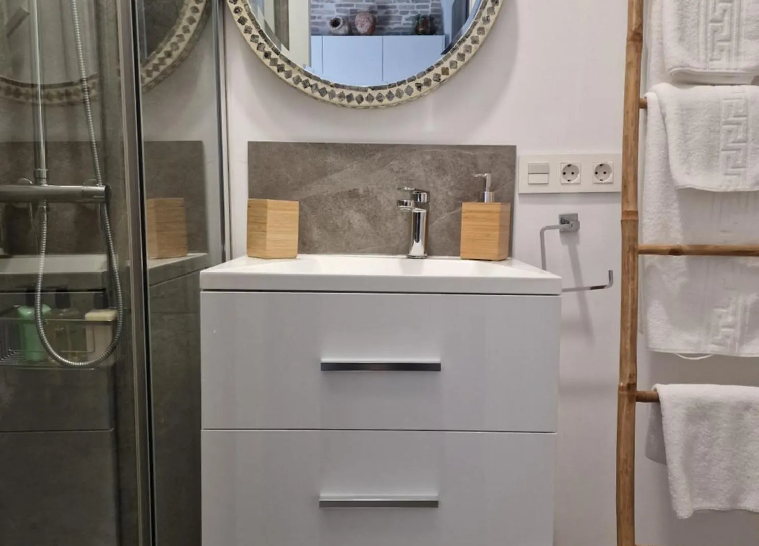 Atico En Puerta Osario Daire Sevilla İspanya